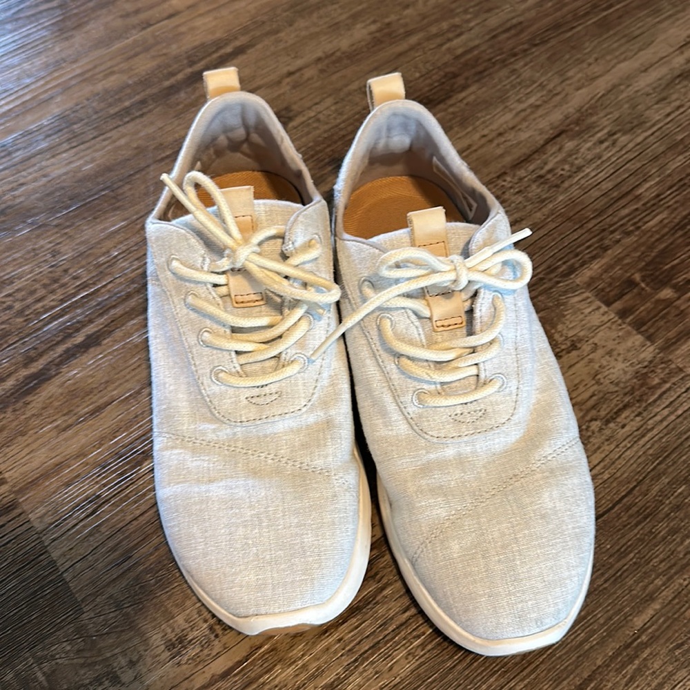 Gray Tom sneakers. Women’s 8 1/2 brand new.
